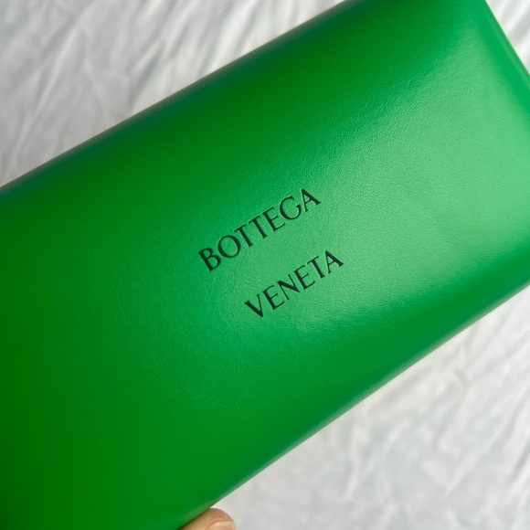 Brand New 2025 Bottega Veneta Sunglasses Case Clutch Wallet Green Faux leather - Picture 8 of 8